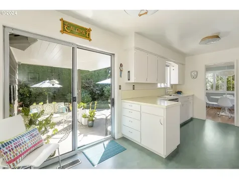 1320 SW Texas Street Portland OR 97219