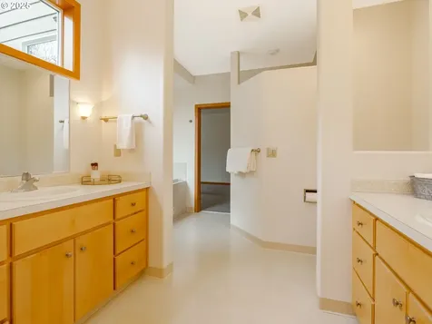 1875 N 15th Court Washougal WA 98671