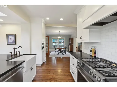 2735 Ne 28th Avenue Portland OR 97212