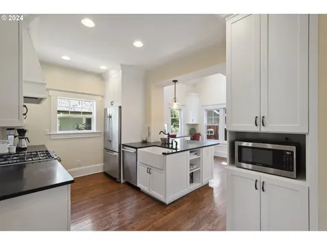 2735 Ne 28th Avenue Portland OR 97212
