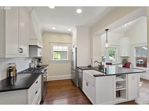 2735 Ne 28th Avenue Portland OR 97212