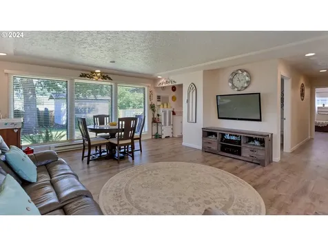 204 Sw 6th Avenue Canby OR 97013