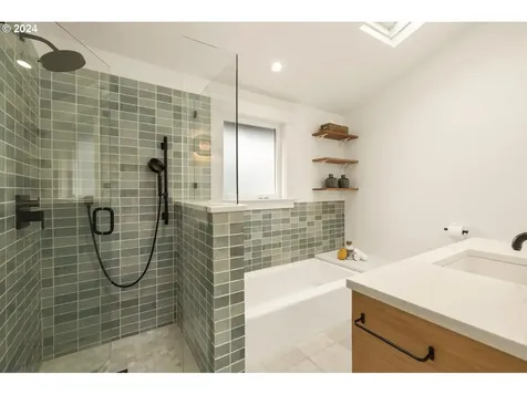 6317 Ne 6th Avenue Portland OR 97211
