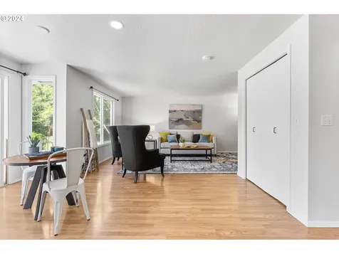 1143 Se Helene Court Hillsboro OR 97123