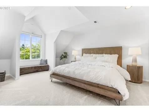 1143 Se Helene Court Hillsboro OR 97123