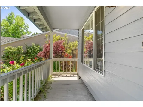 1143 Se Helene Court Hillsboro OR 97123