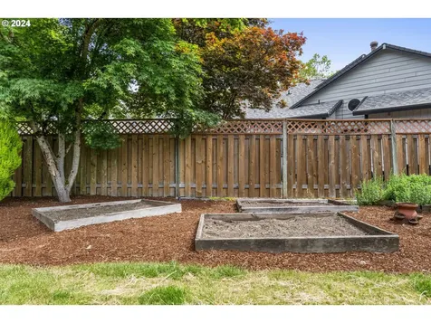 1143 Se Helene Court Hillsboro OR 97123