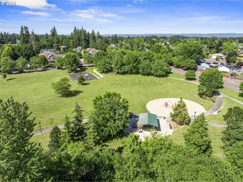 1143 Se Helene Court Hillsboro OR 97123