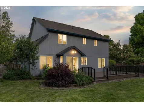1143 Se Helene Court Hillsboro OR 97123