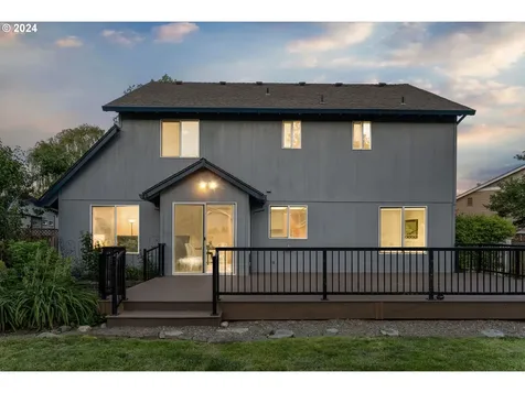 1143 Se Helene Court Hillsboro OR 97123
