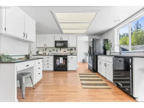 1143 Se Helene Court Hillsboro OR 97123