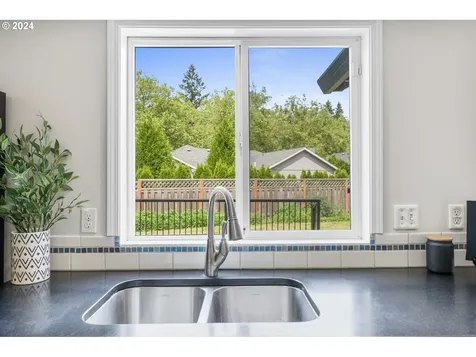 1143 Se Helene Court Hillsboro OR 97123