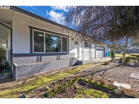1816 NE 132nd Avenue Portland OR 97230