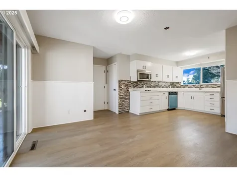 1816 NE 132nd Avenue Portland OR 97230