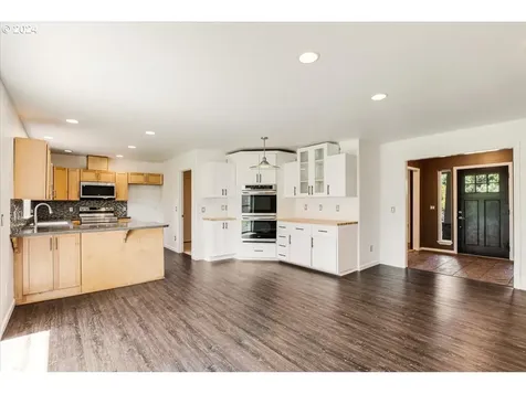 8570 Aumsville Highway Se Salem OR 97317