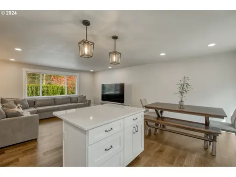 19496 S South End Road Oregon City OR 97045