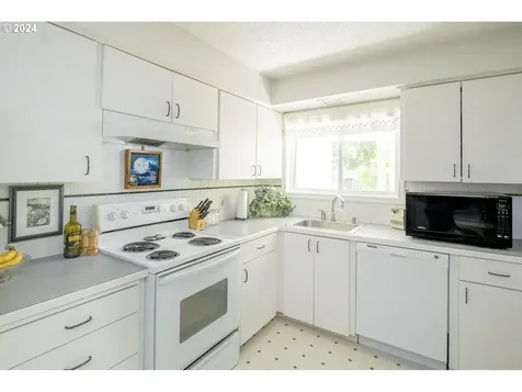 6909 Sw 54th Avenue Portland OR 97219