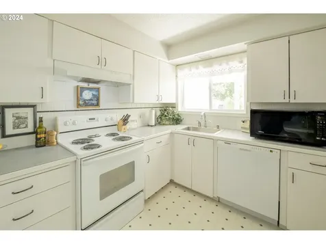 6909 Sw 54th Avenue Portland OR 97219