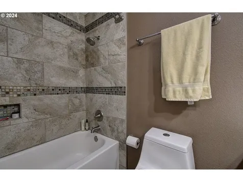 1011 Nw 58th Street Vancouver WA 98663