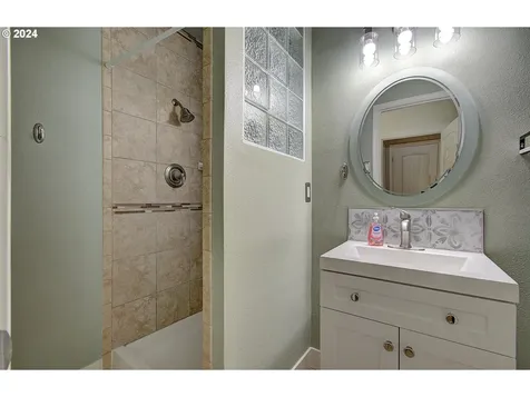 1011 Nw 58th Street Vancouver WA 98663