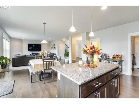 10002 NE 34th Place Vancouver WA 98686