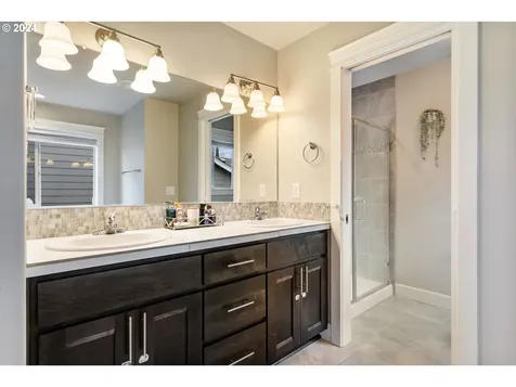 10002 NE 34th Place Vancouver WA 98686