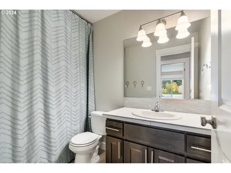 10002 NE 34th Place Vancouver WA 98686
