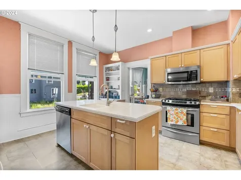 6837/6839 N Macrum Avenue Portland OR 97203