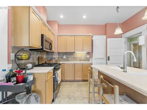 6837/6839 N Macrum Avenue Portland OR 97203