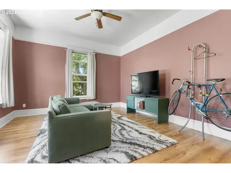 6837/6839 N Macrum Avenue Portland OR 97203