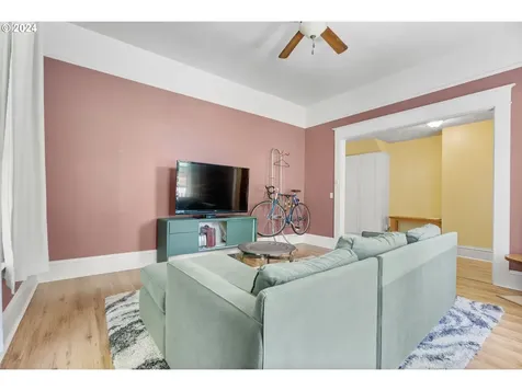6837/6839 N Macrum Avenue Portland OR 97203