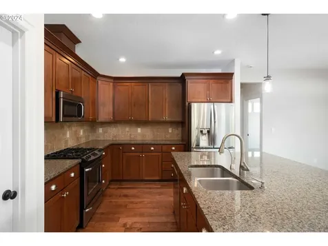 342 Se 16th Avenue Canby OR 97013