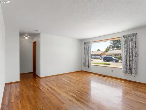 1578 Walton Way Woodburn OR 97071