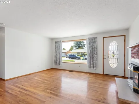 1578 Walton Way Woodburn OR 97071