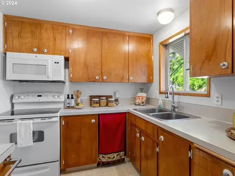 1578 Walton Way Woodburn OR 97071