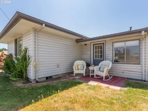 1578 Walton Way Woodburn OR 97071