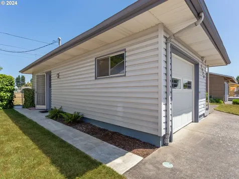 1578 Walton Way Woodburn OR 97071
