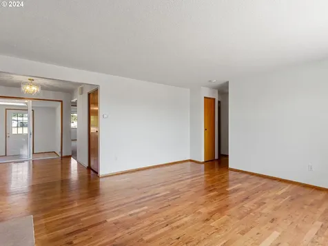 1578 Walton Way Woodburn OR 97071