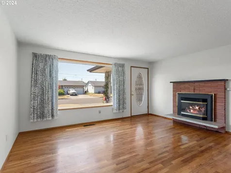 1578 Walton Way Woodburn OR 97071