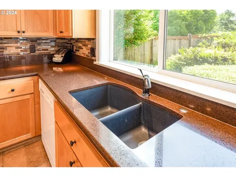 701 Blackstone Street Springfield OR 97477