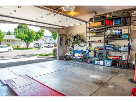 701 Blackstone Street Springfield OR 97477