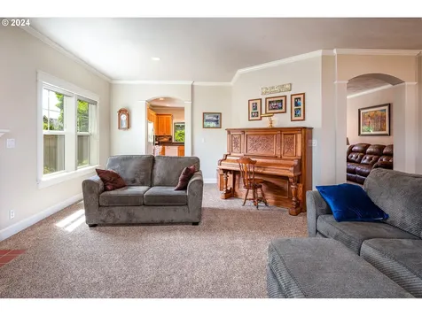 701 Blackstone Street Springfield OR 97477