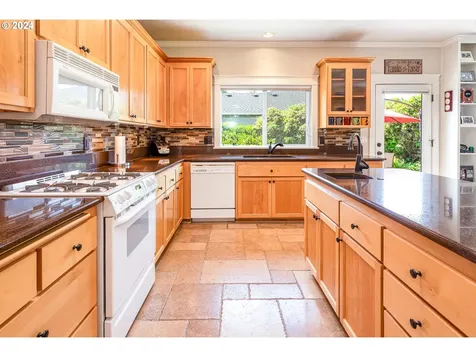 701 Blackstone Street Springfield OR 97477