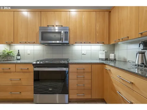 3076 Lord Byron Place Eugene OR 97408