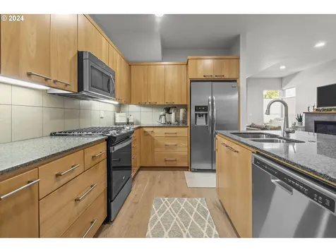 3076 Lord Byron Place Eugene OR 97408