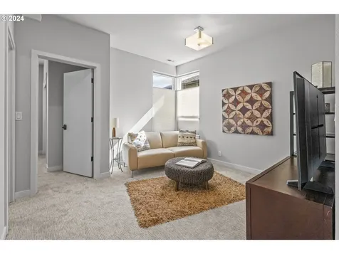 3076 Lord Byron Place Eugene OR 97408