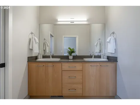 3076 Lord Byron Place Eugene OR 97408