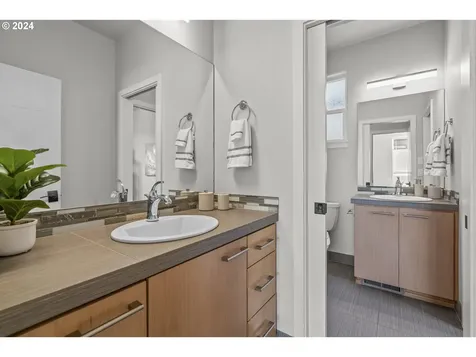 3076 Lord Byron Place Eugene OR 97408