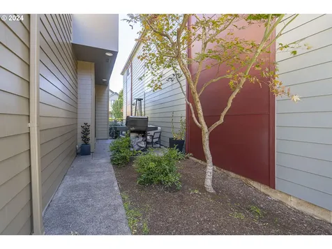 3076 Lord Byron Place Eugene OR 97408