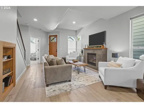 3076 Lord Byron Place Eugene OR 97408